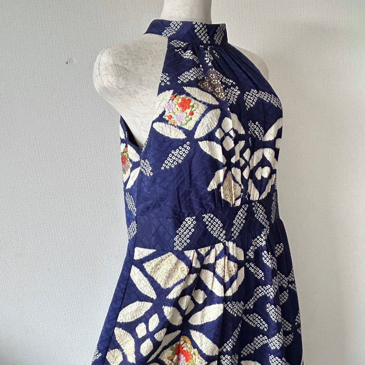 Kimono robe en soie, Houmongi, fabriquée à la main, upcyclée, #pre31