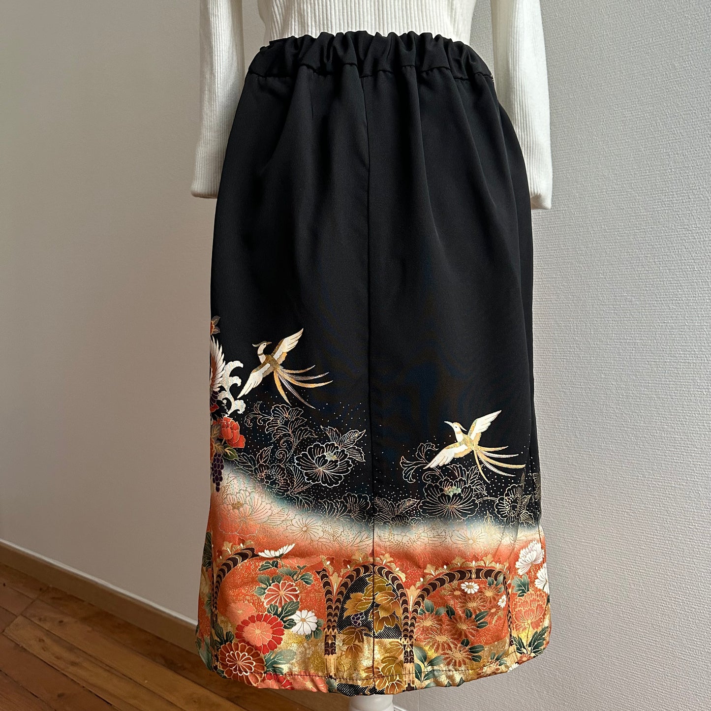 Kimono jupe en soie, Tomesode 黒留袖, fabriquée à la main, recyclée