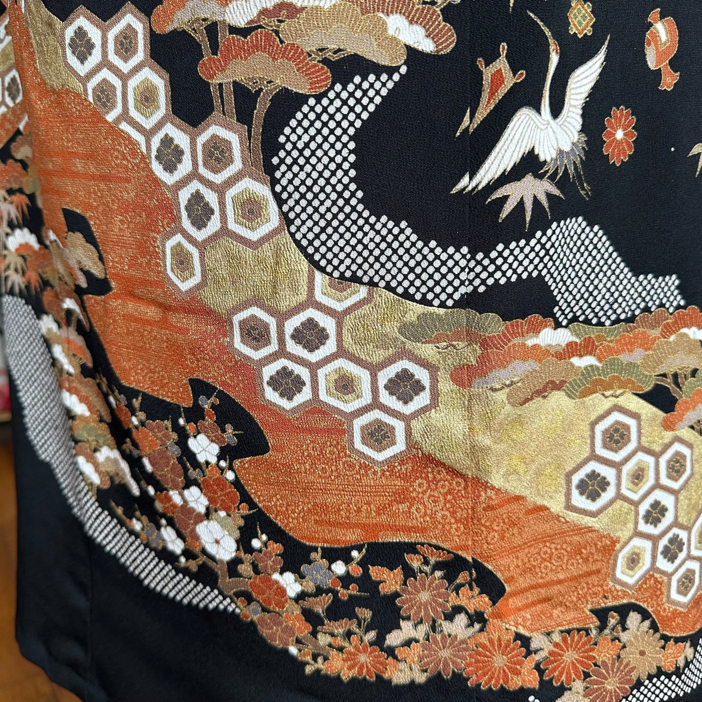 Kimono jupe en soie, Tomesode 黒留袖, fabriquée à la main, recyclée, Grues