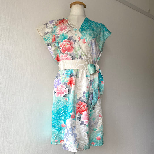 Kimono robe en soie, Furisode en bleu et blanc, fabriquée à la main, recyclée