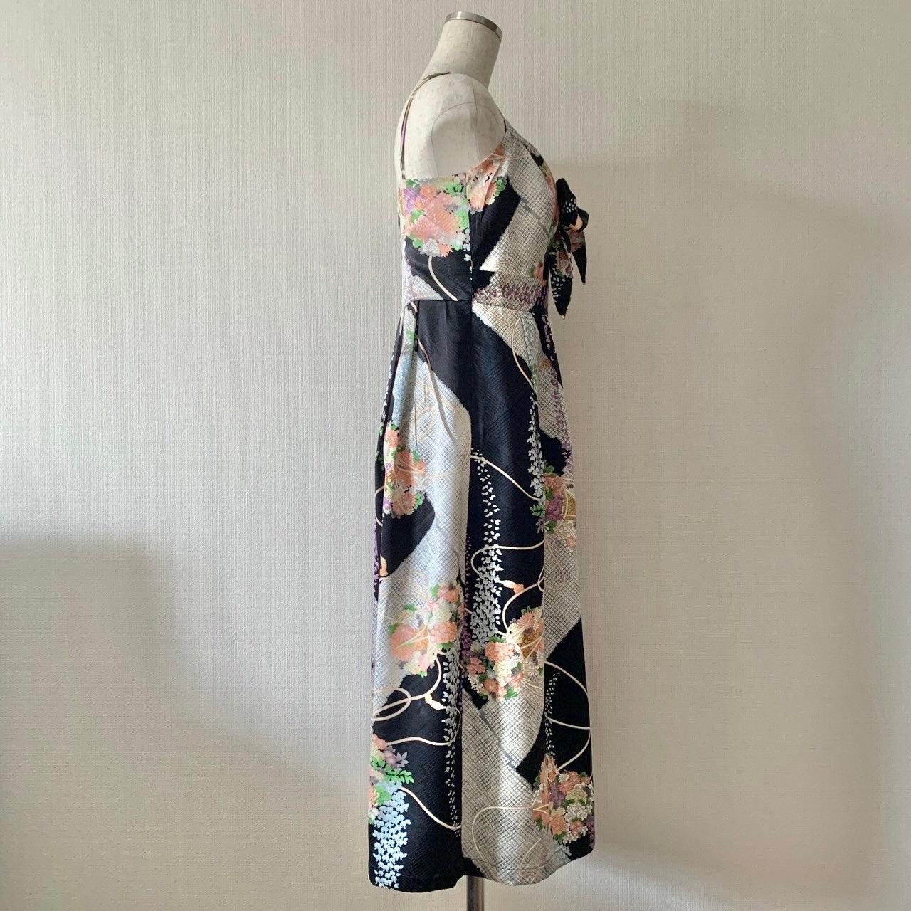 Kimono robe en soie, Komon 小紋, fabriquée à la main, upcyclée, #pre60