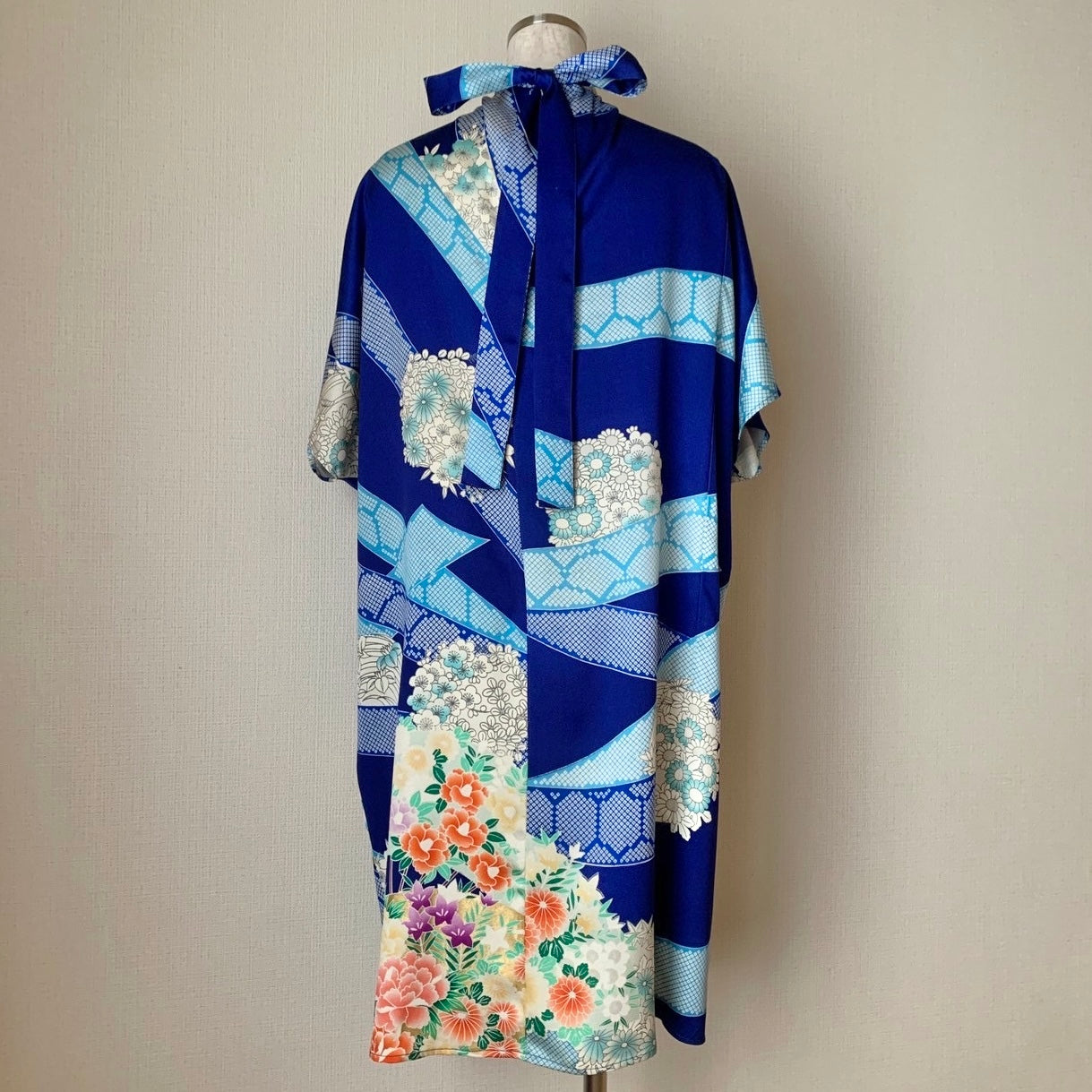 Silk Kimono dress, Kaftan style, Free size, Furisode 振袖, hand crafted, Upcycled, #pre66