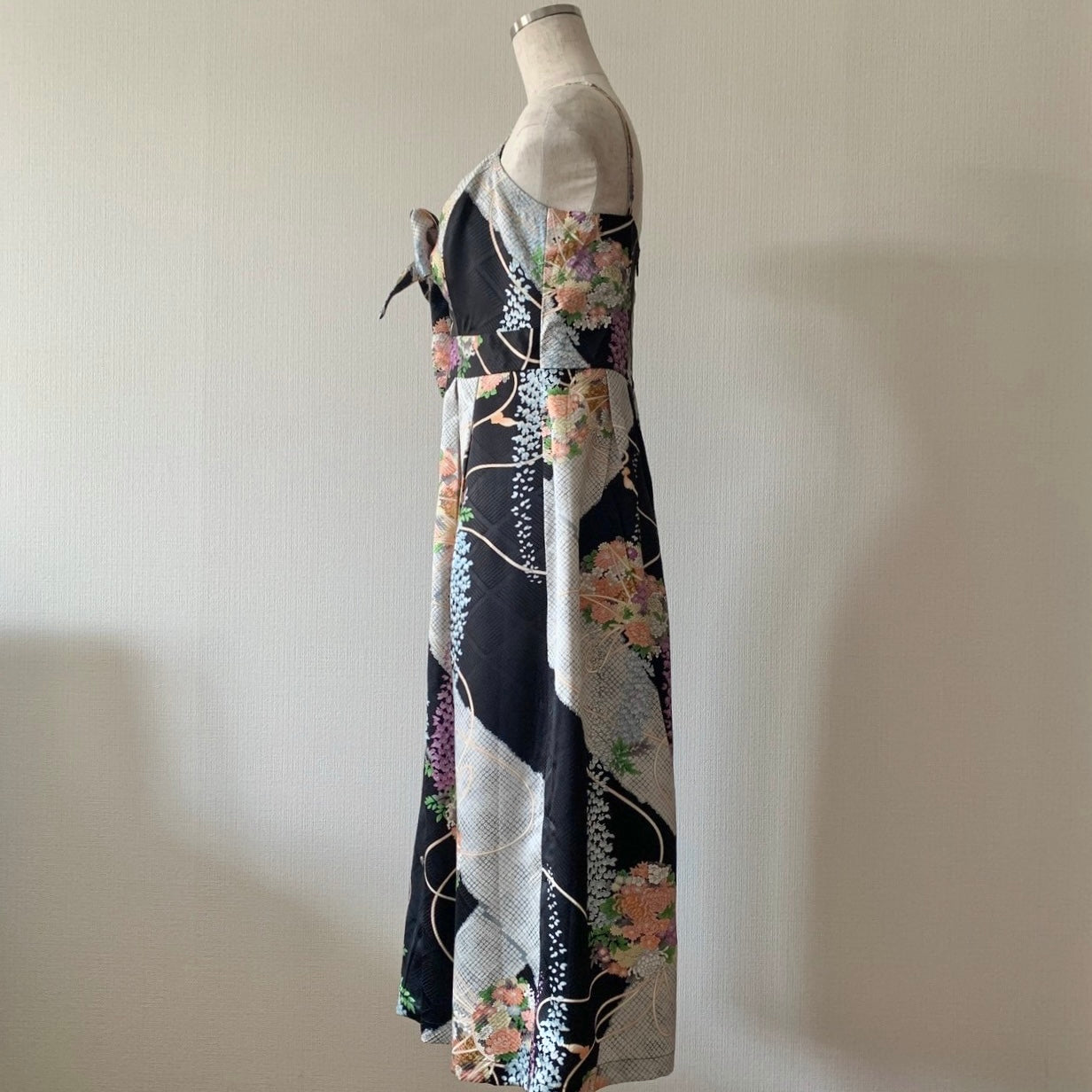 Kimono robe en soie, Komon 小紋, fabriquée à la main, upcyclée, #pre60