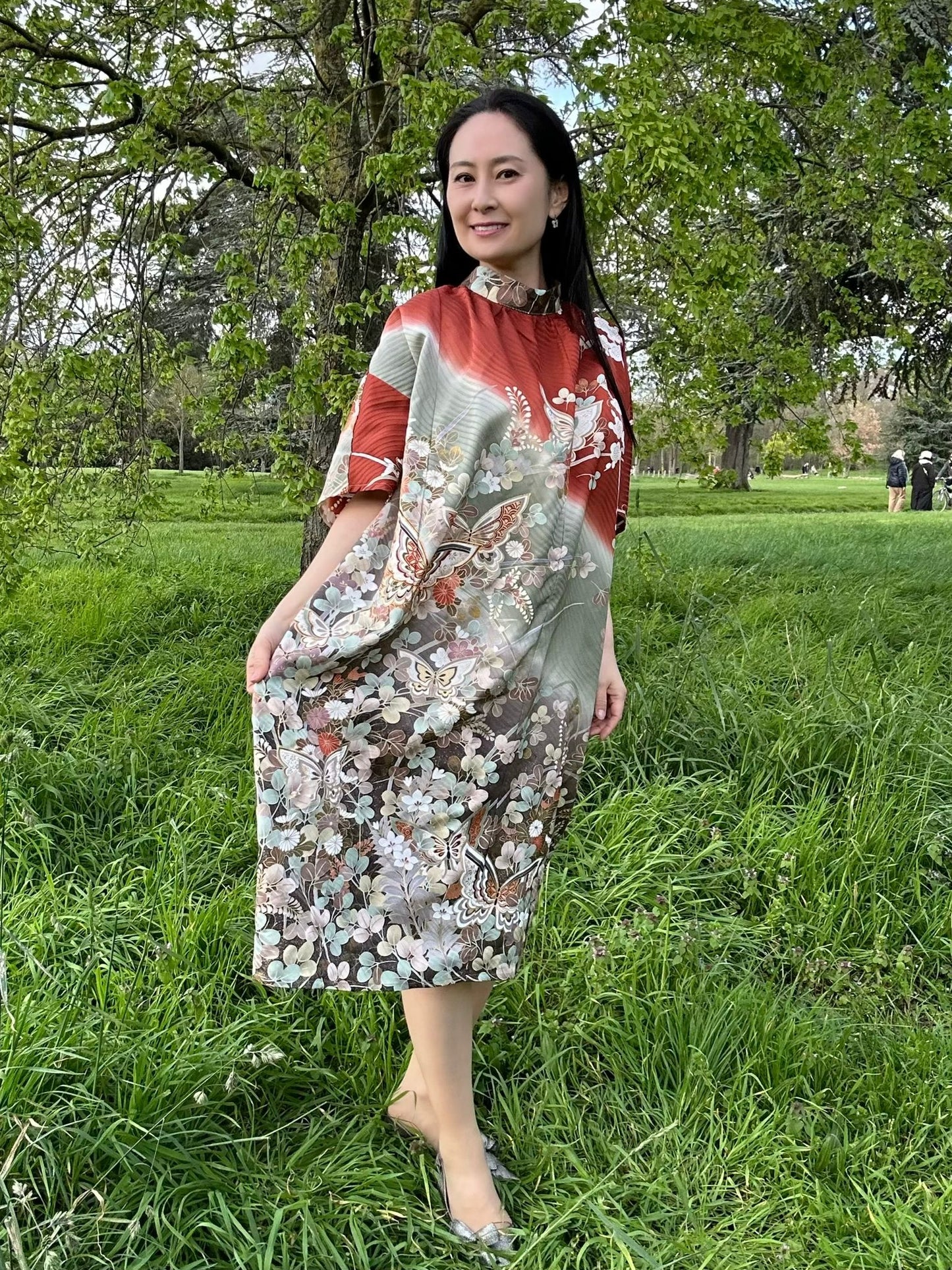 Silk Kimono robe, style Kaftan, taille unique, Furisode, avec le motif des fleurs et des papillons  #pre21