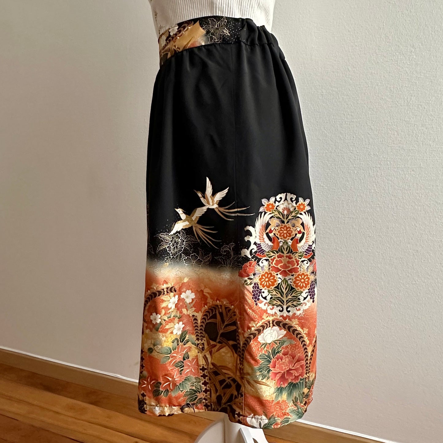 Kimono jupe en soie, Tomesode 黒留袖, fabriquée à la main, recyclée