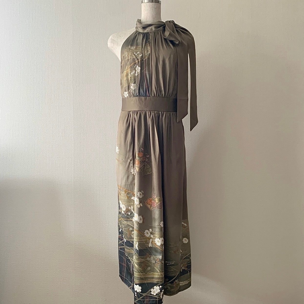 Kimono robe en soie, Houmongi 訪問着, fabriquée à la main, upcyclée, #pre57