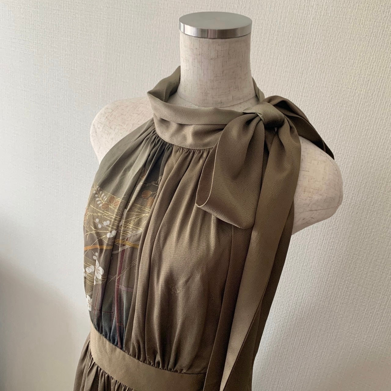 Kimono robe en soie, Houmongi 訪問着, fabriquée à la main, upcyclée, #pre57