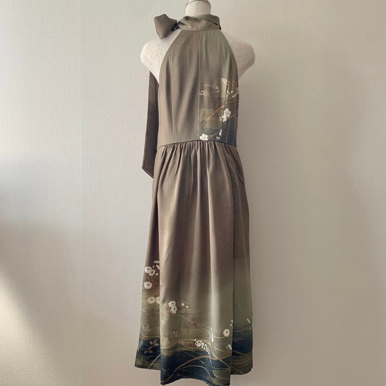 Kimono robe en soie, Houmongi 訪問着, fabriquée à la main, upcyclée, #pre57