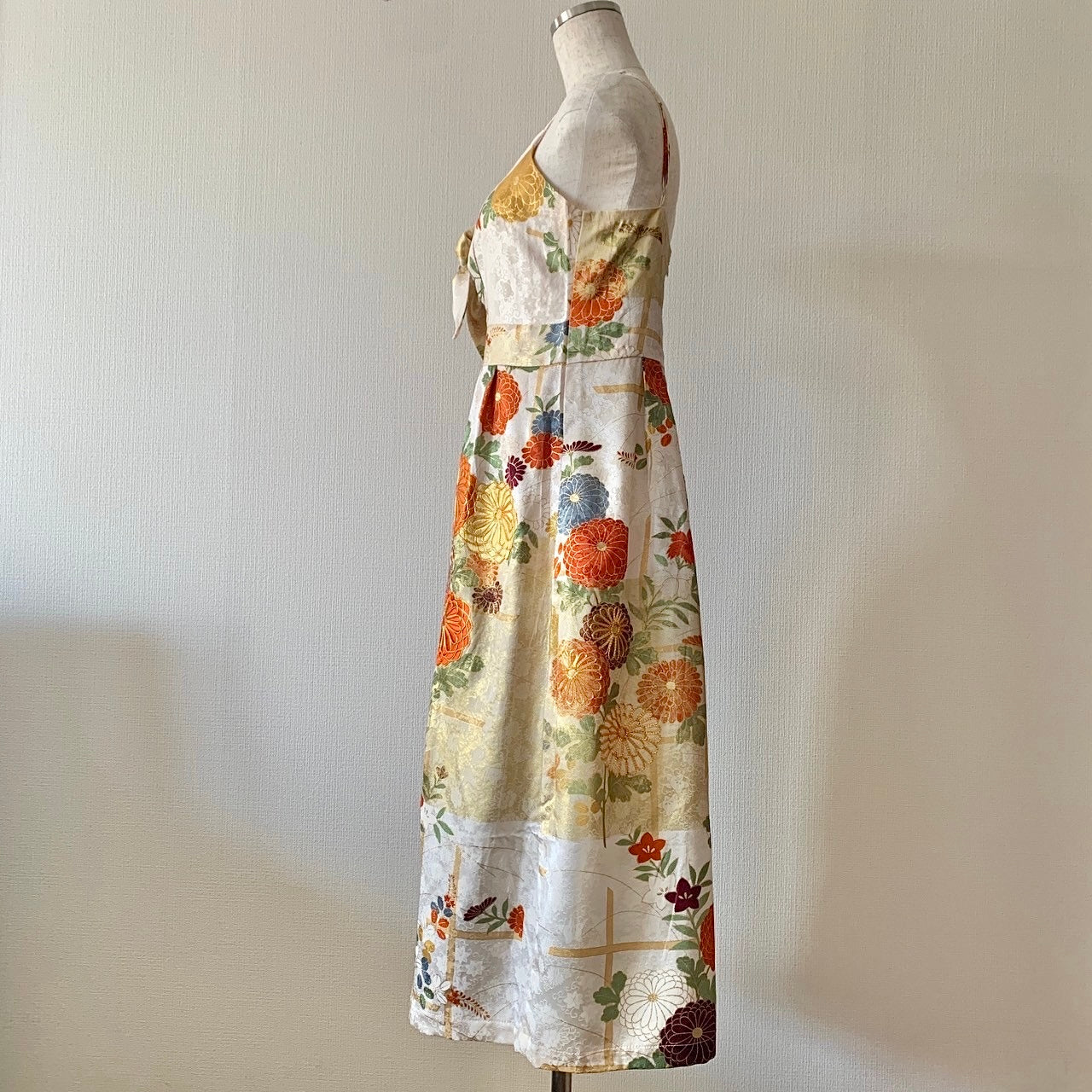 Kimono robe en soie, Furisode 振袖, fabriquée à la main, upcyclée, #pre58