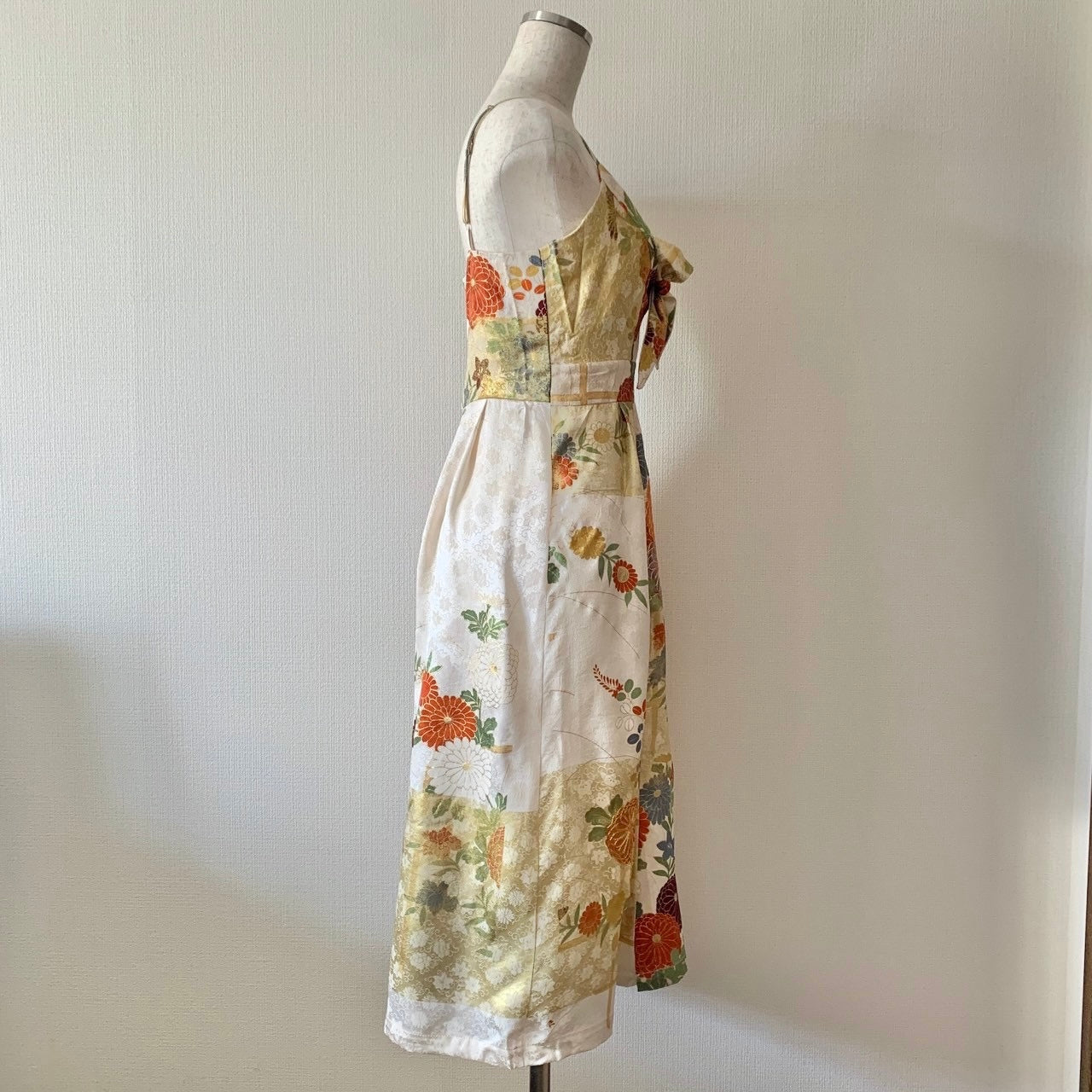 Kimono robe en soie, Furisode 振袖, fabriquée à la main, upcyclée, #pre58