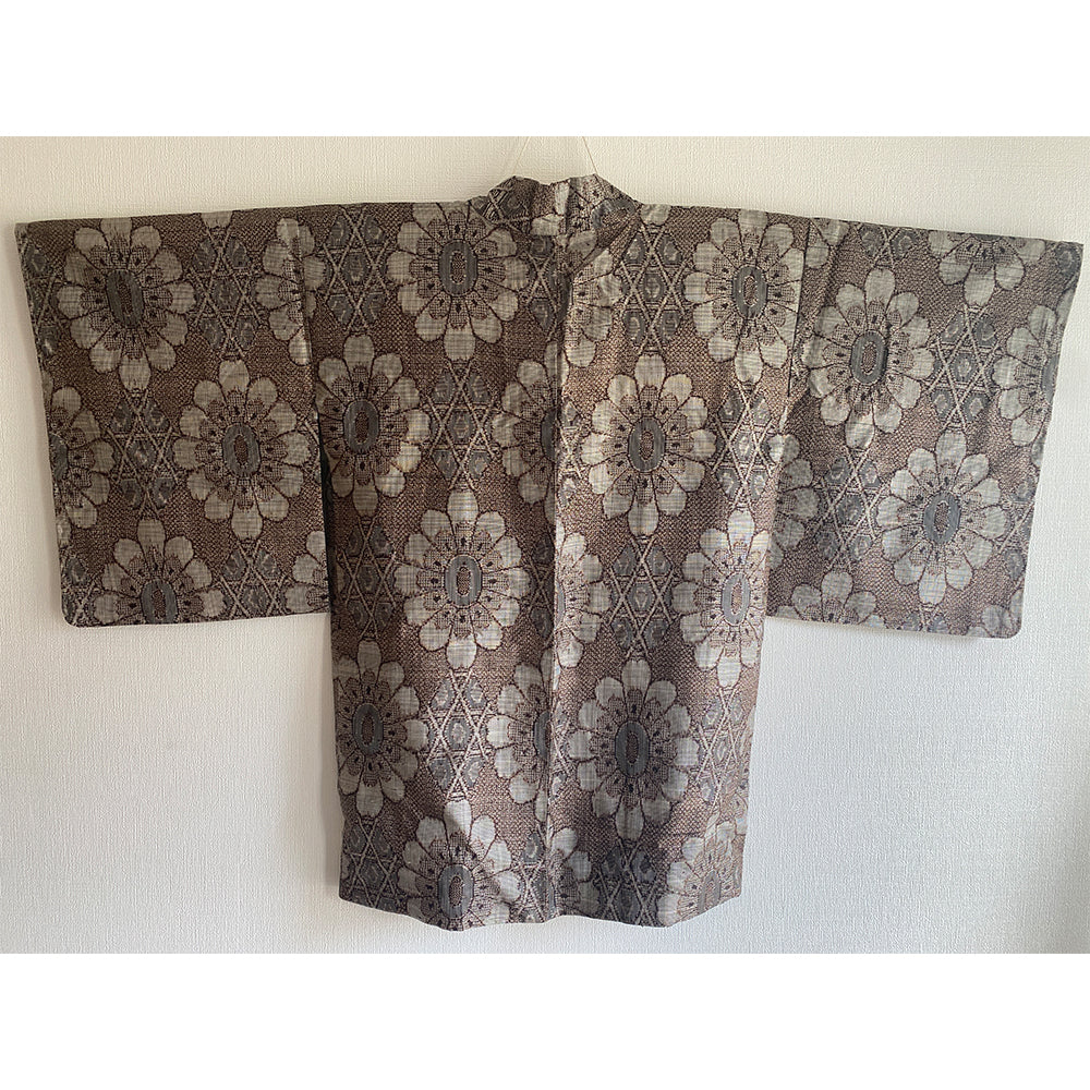 Une veste vintage, une veste kimono, un kimono et un tsumugi des îles